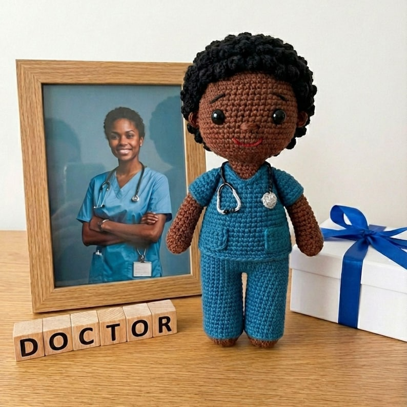 Personalized Nurse Doctor Doll, Look Alike Doll, Custom Crochet Doll from Photo, Healthcare Worker Gift, Doctor Nurse Appreciation Gift