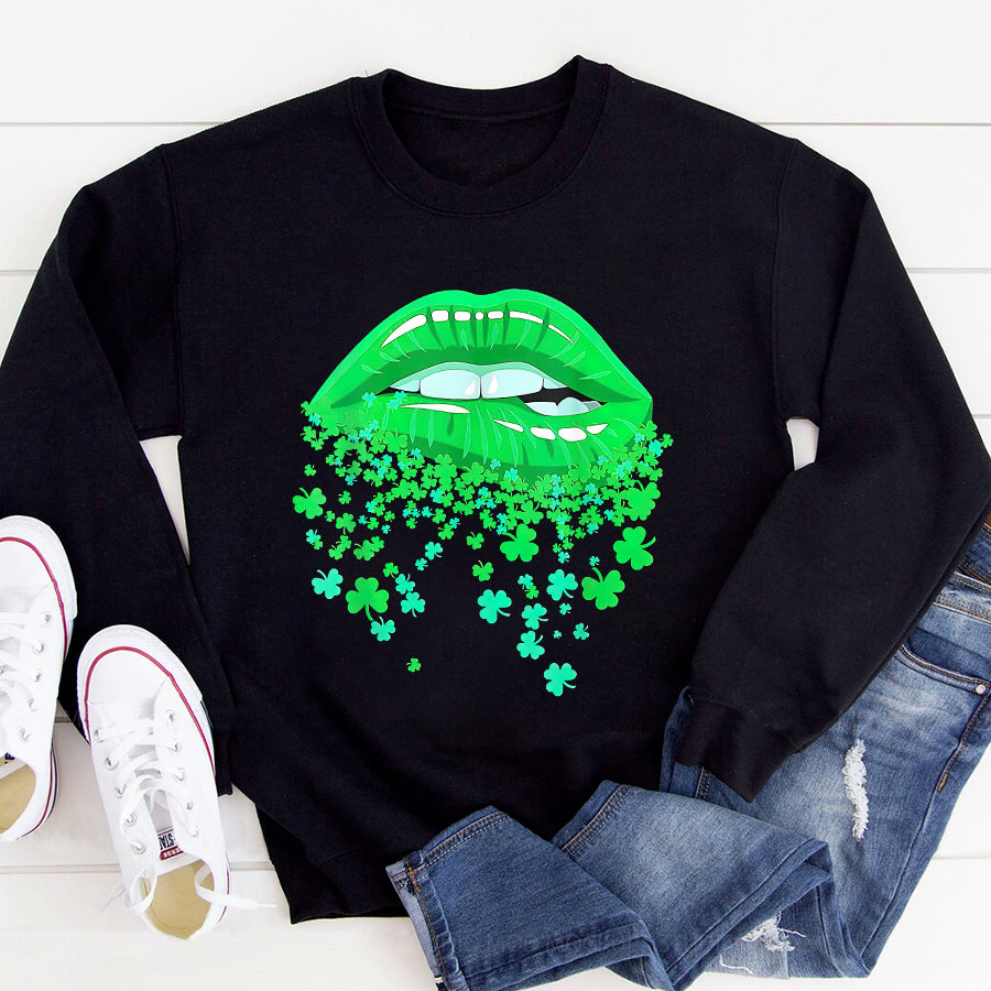 St Patricks Day Shirt Lips Sexy Green Cool Irish Shamrock St Patricks Day T-Shirt Funny St Patricks Day Shirts Womens