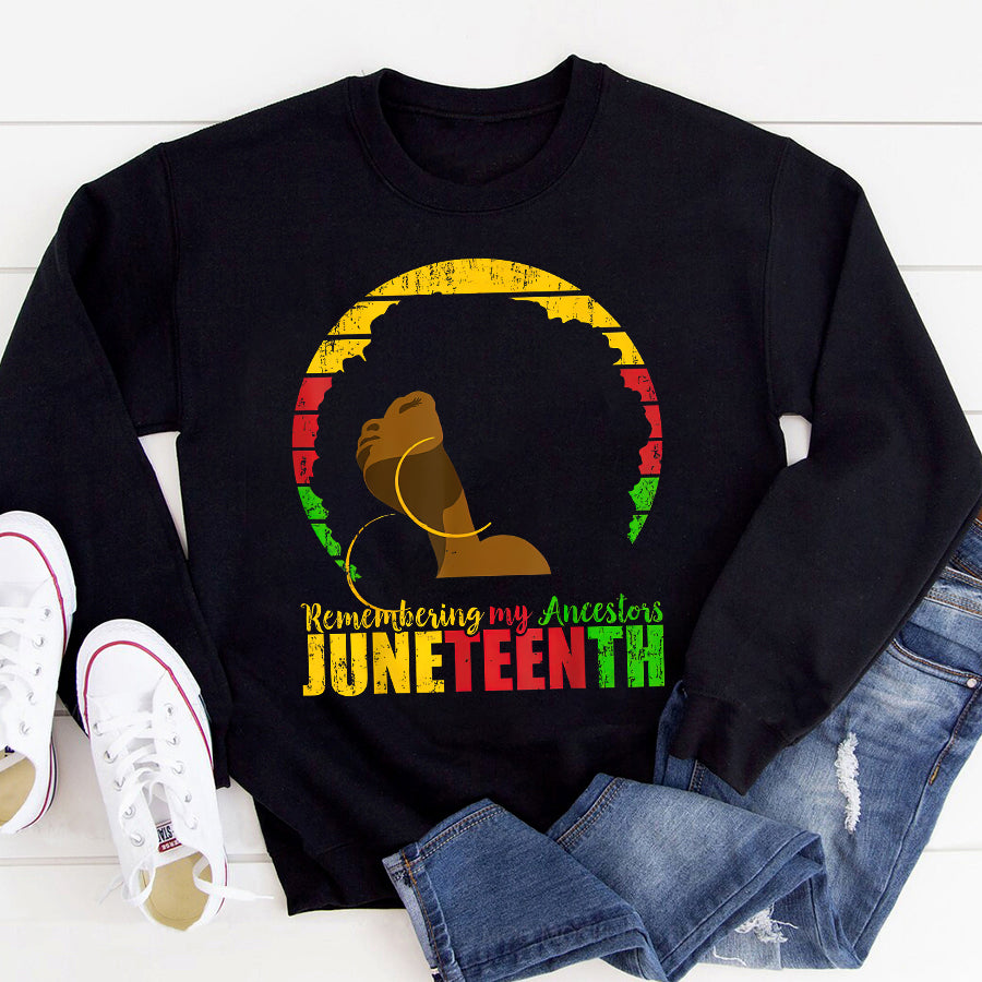 Juneteenth Shirt Peace Love Juneteenth Pride Black Girl Black Queen &amp; King T-Shirt