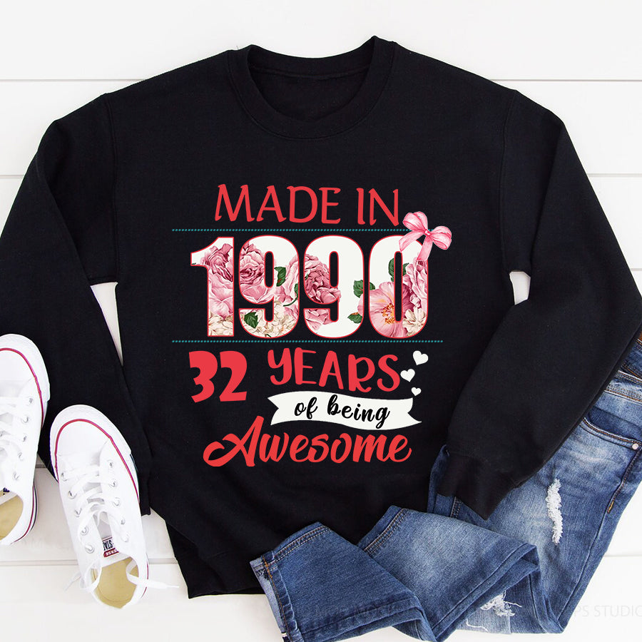Made In 1990 - 32 years of being awesome 32nd birthday unique t shirt for woman, her gifts for 32 years old , Turning 32 and fabulous birthday cotton shirt